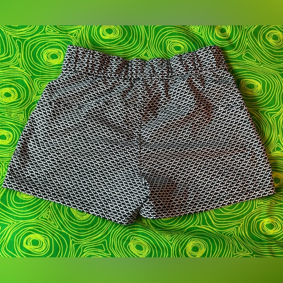 lululemon athletica Black and White Women Shorts - Picture 2 of 4